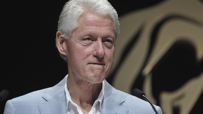 Bill Clinton umírá a manželka se s ním chce rozvést, píše Globe