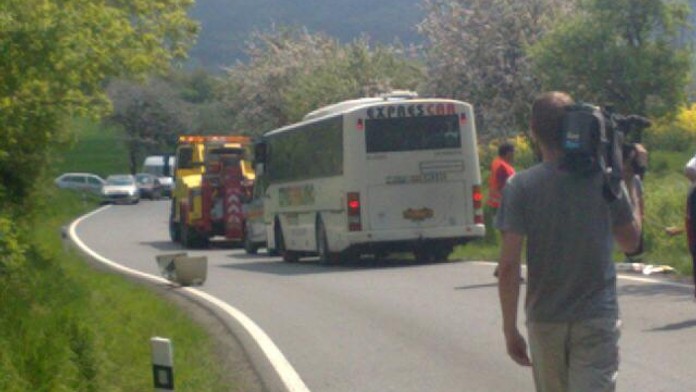 U Semil boural autobus. Jedna žena je zraněná