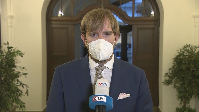 Konec respirátorů na dosah. Vojtěch řekl, kdy a kde je nejdřív sundáme
