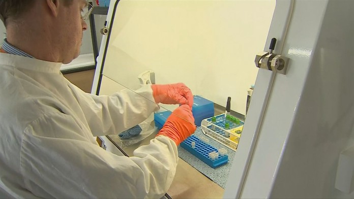 Testování všech lidí v ČR? Není možné nikoho donutit, tvrdí právníci