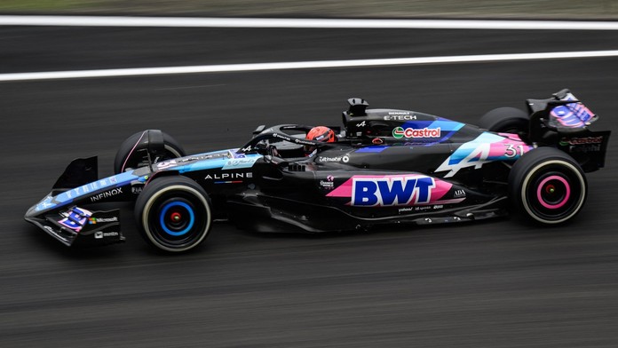 Esteban Ocon v monopostu Alpine