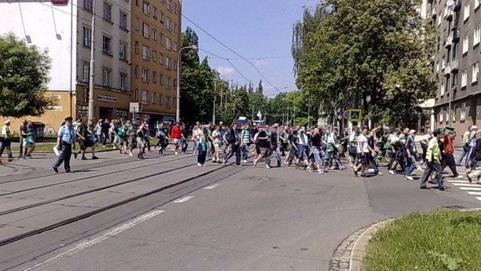 Liga: petardy v Ostravě, klid před bouří v Edenu