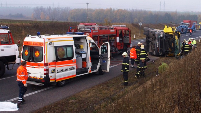Dopravu na Jižní spojce blokuje auto s utrženým přívěsem! Tvoří se kolony