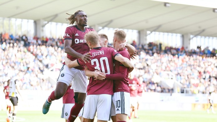 Fotbalisté Sparty se radují