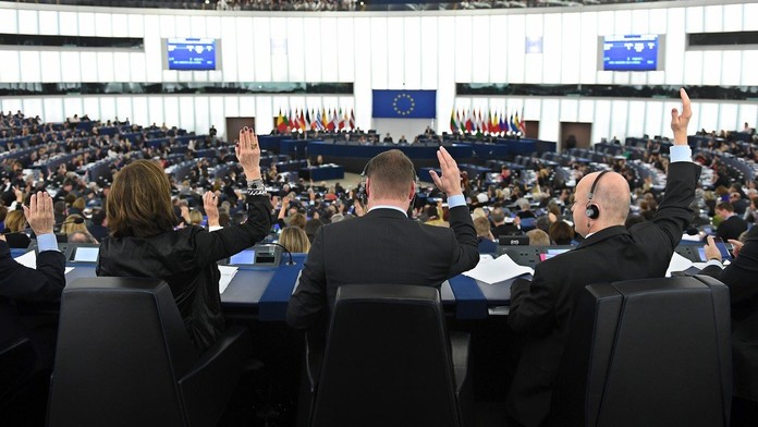 ANO před eurovolbami posiluje. V Česku by uspělo sedm stran