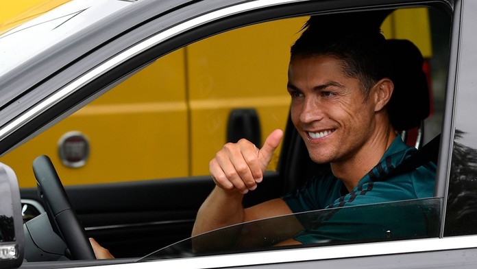 Cristiano Ronaldo v jednom ze svých vozů