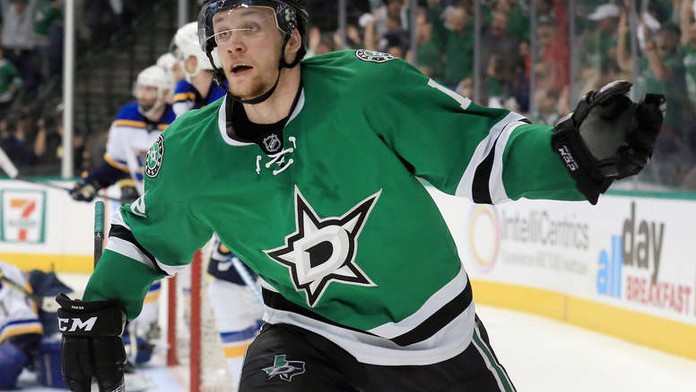 Úsměv, odhodlání a hokejové IQ. Český mladík udivuje NHL!