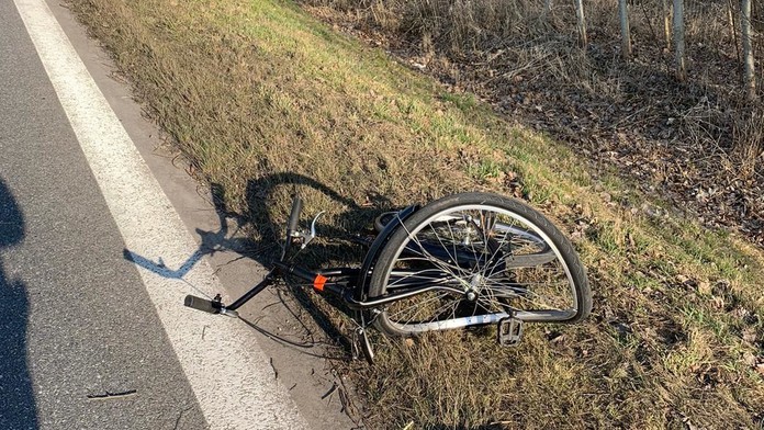 Tragická nehoda na Prachaticku. Při srážce s autem zemřela cyklistka