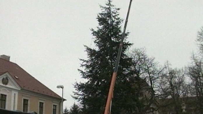 Slovák se ZABIL při výzdobě vánočního stromu