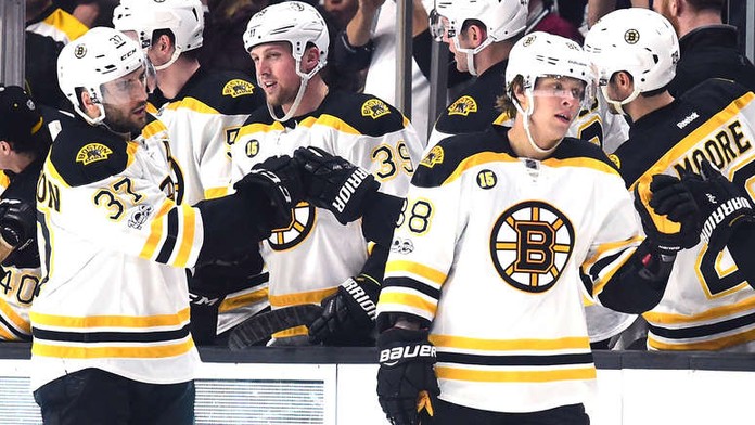 Pastrňák s Krejčím zařídili body pro Boston, trefil se i Rozsíval!
