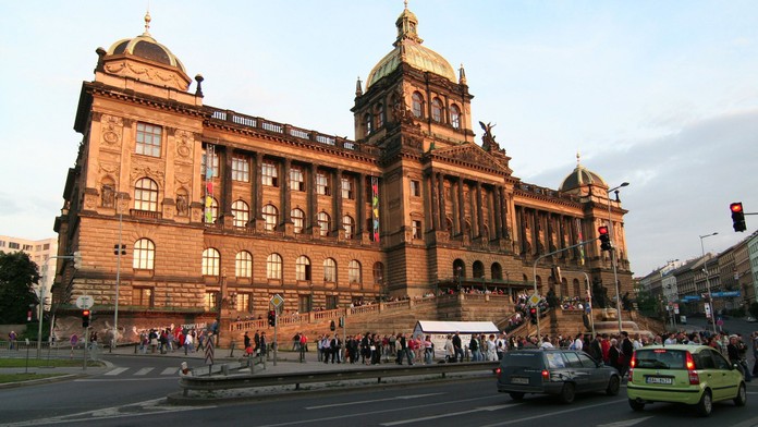 Národní muzeum se roky chlubilo sklem a umělým safírem!