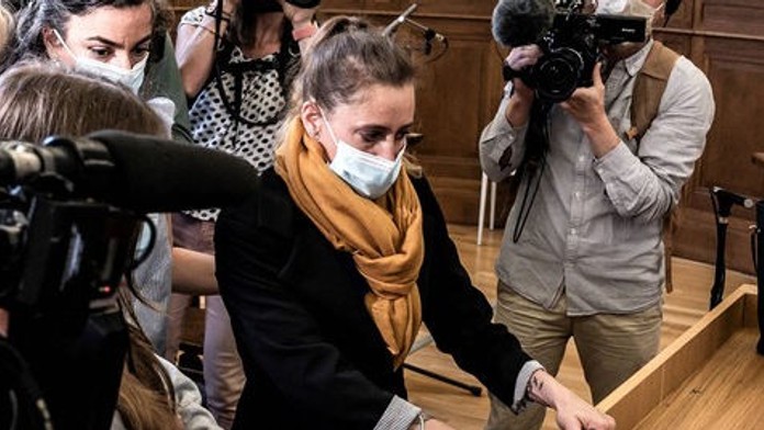 Čtvrtstoletí teroru. Francouzka zabila tyrana, teď stojí před soudem