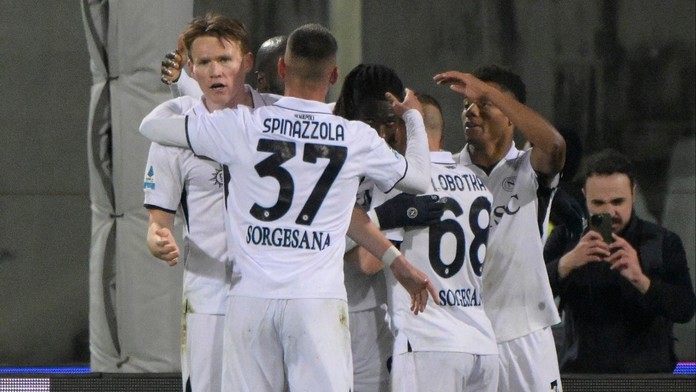 Neapol ve šlágru Serie A zostudila Fiorentinu a vyhoupla se do čela ligy