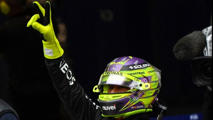 Okradený Hamilton? Fanoušci zuří, sám Brit je spokojený