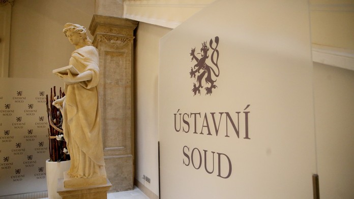 Ústavní soud smetl čtyři stížnosti proti nouzovému stavu. Valí se další
