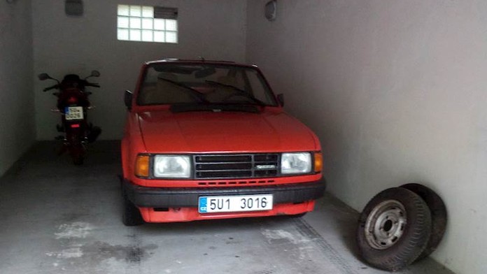 Za stařičký nepojízdný Rapid někdo zaplatil 165 tisíc! Proboha, proč?