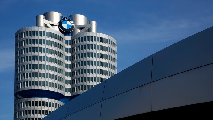 BMW mění ikonické logo! Jde o nejradikálnější změnu za 100 let