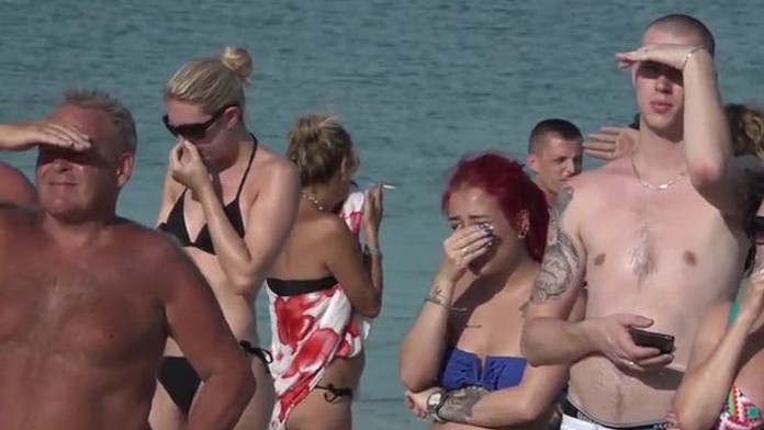 Turisté v šoku! Přímo na pláži vykopali tělo mrtvé ženy! VIDEO