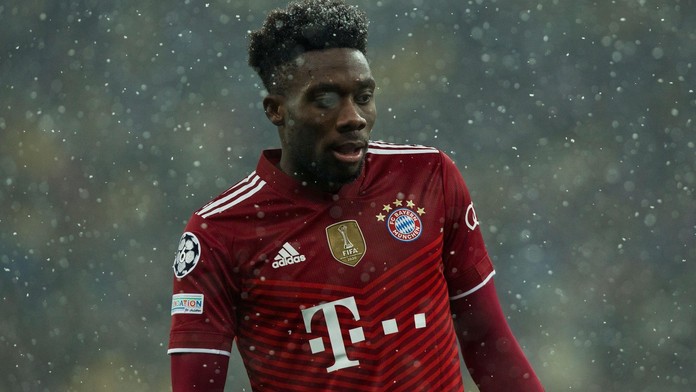 Do tréninku Bayernu se vrátil po problémech se srdcem obránce Davies