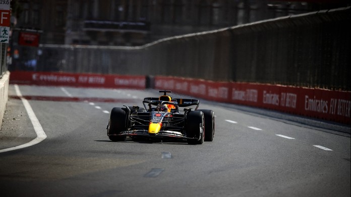 Ferrari v Baku selhalo, jednoznačným vítězem se stal Verstappen