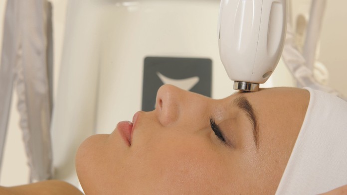 Novinka v estetické medicíně: Přístroj, který omlazuje obličej, tvaruje tělo, a zároveň léčí