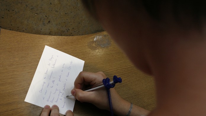 MF DNES: Přestáváme psát rukou a dělá nám to problémy, ukázal průzkum