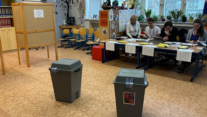 Volby 2025: Jak volit mimo domov? Nově to půjde i korespondenčně