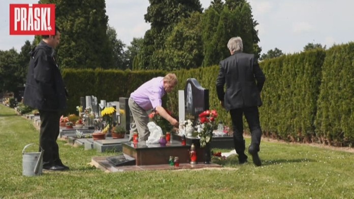 Nepřiměřená rychlost a nezvládnutí řízení, nebo auto v protisměru, které po nehodě ujelo?