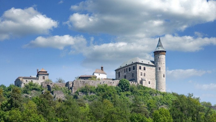 Kunětická hora se sesouvá. Potřebuje nákladnou stabilizaci