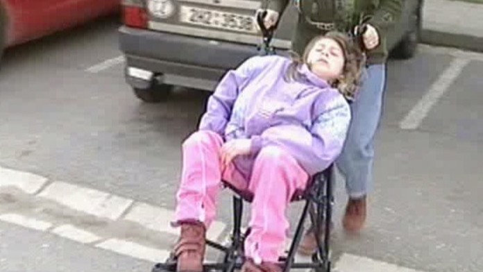 Ukradli jí vozík, lidé pomohli