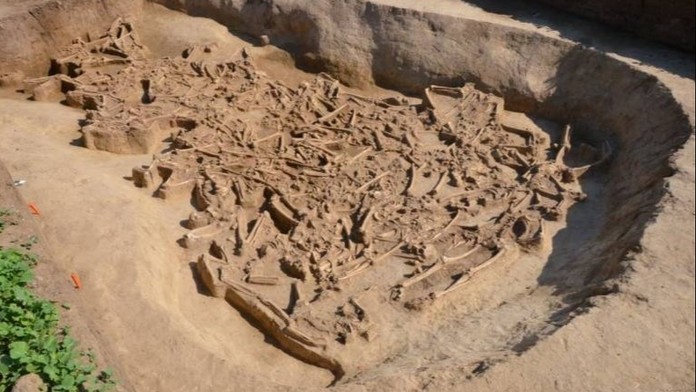 Děsivý nález na Slovensku: Archeologové objevili masový hrob plný bezhlavých těl