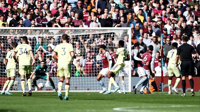 Saka sestřelil Aston Villu, Arsenal urval těsný triumf