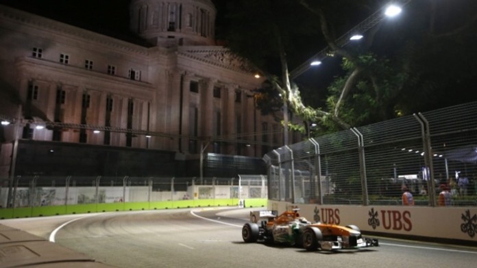 SLEDOVALI JSME: Vettel ovládl noční Velkou cenu Singapuru