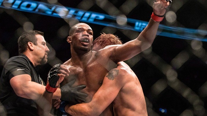 Poslední UFC 2018: Návrat Jonese i souboj o nejlepší ženu klece!