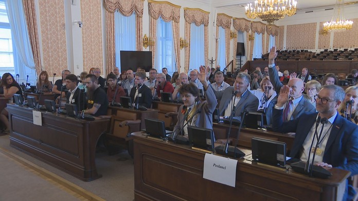 Stát ještě nemá přiznání majetku všech politiků. Přibijte mě na kříž, říká Berkovec