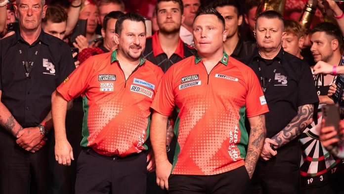 Gerwyn Price (vpravo) a Jonny Clayton