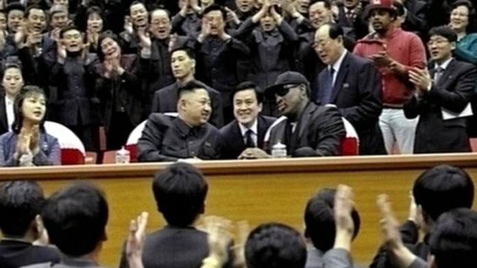 Rodman přiletěl s poselstvím: Obamo, zavolej Kima a bude mír!