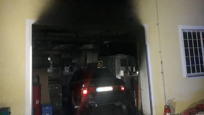 Požár auta ve výrobní hale poničil drahé stroje, škoda je 50 miliónů