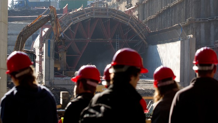 Dělníka zavalila zemina při stavbě tunelu Blanka