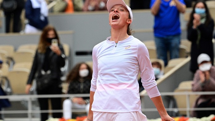 Po šokujícím konci Bartyové má ženský tenis novou vládkyni. Přepisovala historii