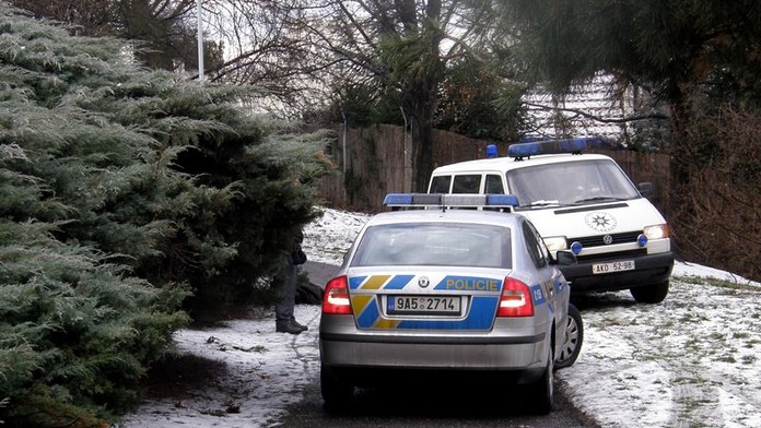 V doupěti pod křovím u metra Vyšehrad zemřel bezdomovec