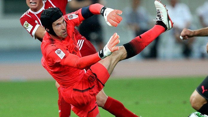 Čech pokazil premiéru Jamesovi. Bayern pak nedal tři penalty!