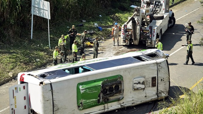 Při havárii autobusu na jihozápadě Kolumbie zemřelo nejméně 20 lidí