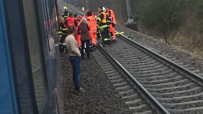 Vlak na koridoru u Prahy srazil člověka, spoje nabraly zpoždění