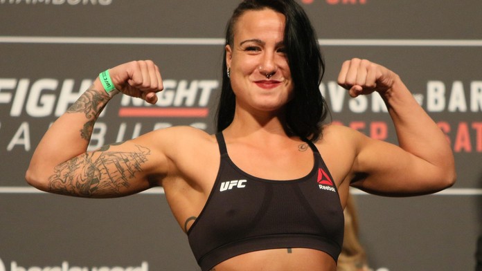 Ohavnost! UFC zápasnice ukradla roušky z dobročinné sbírky