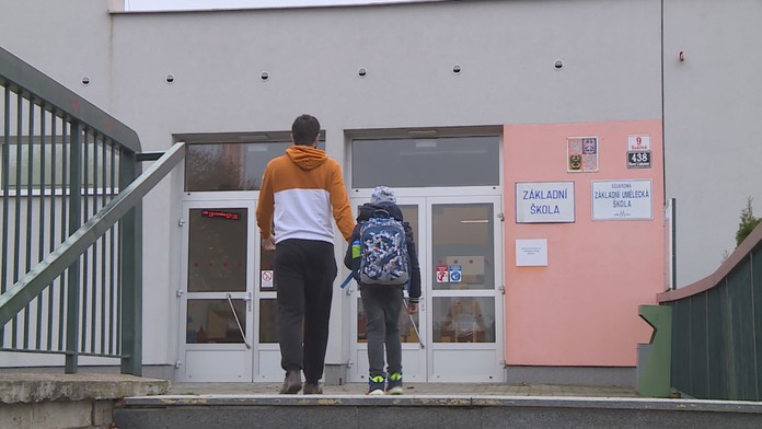 POTVRZENO: Většina žáků a studentů se po 4. lednu do škol nevrátí