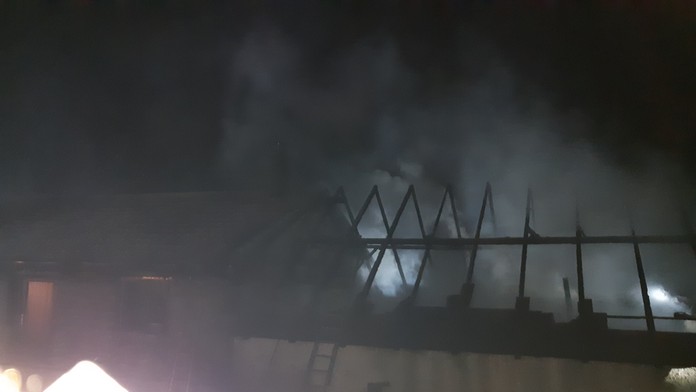 Na Liberecku hoří stodola. Zasahuje šest jednotek hasičů