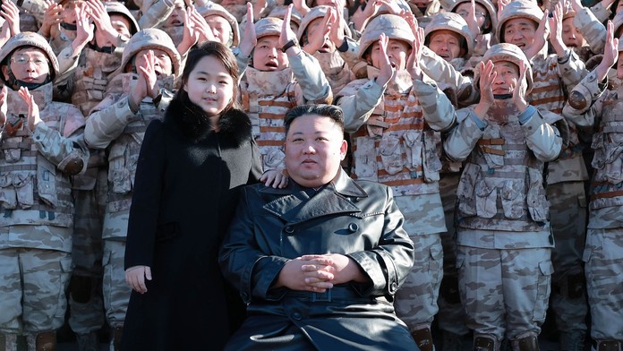 Velká změna v KLDR. Kim Čong-un přepisuje dějiny
