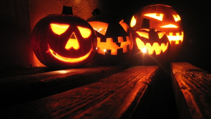 Halloween je tady. Lidé v maskách vyrazí do ulic i v Česku
