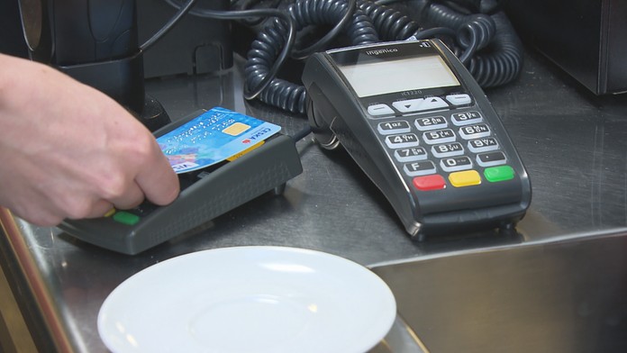 Nejlevnější bankou roku je Creditas. Jak dopadla ta vaše? ŽEBŘÍČEK